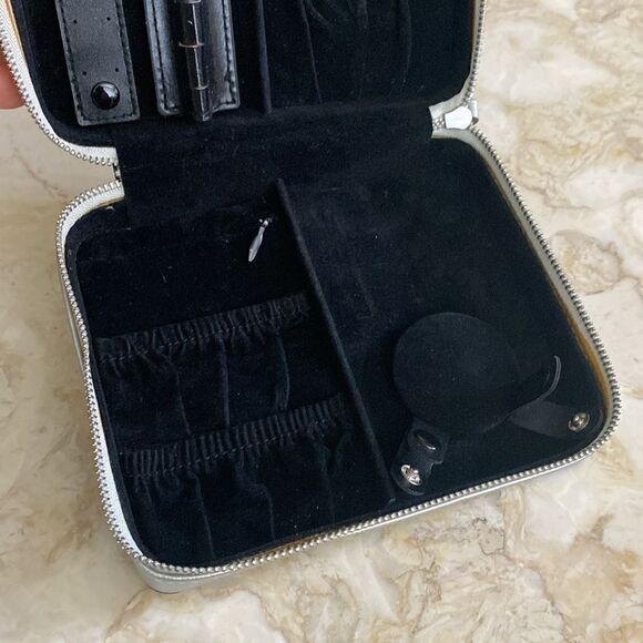 Pandora Elegance Silver Zippered Jewelry Storage Case - Picture 7 of 8